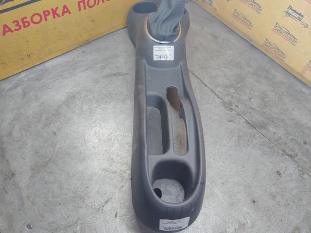 Консоль салона (кулисная часть) 6HYN4D Toyota Yaris купить