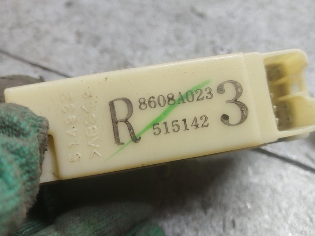 Кнопка стеклоподъемника заднего правого U9J353 Mitsubishi Grandis - Фото 5