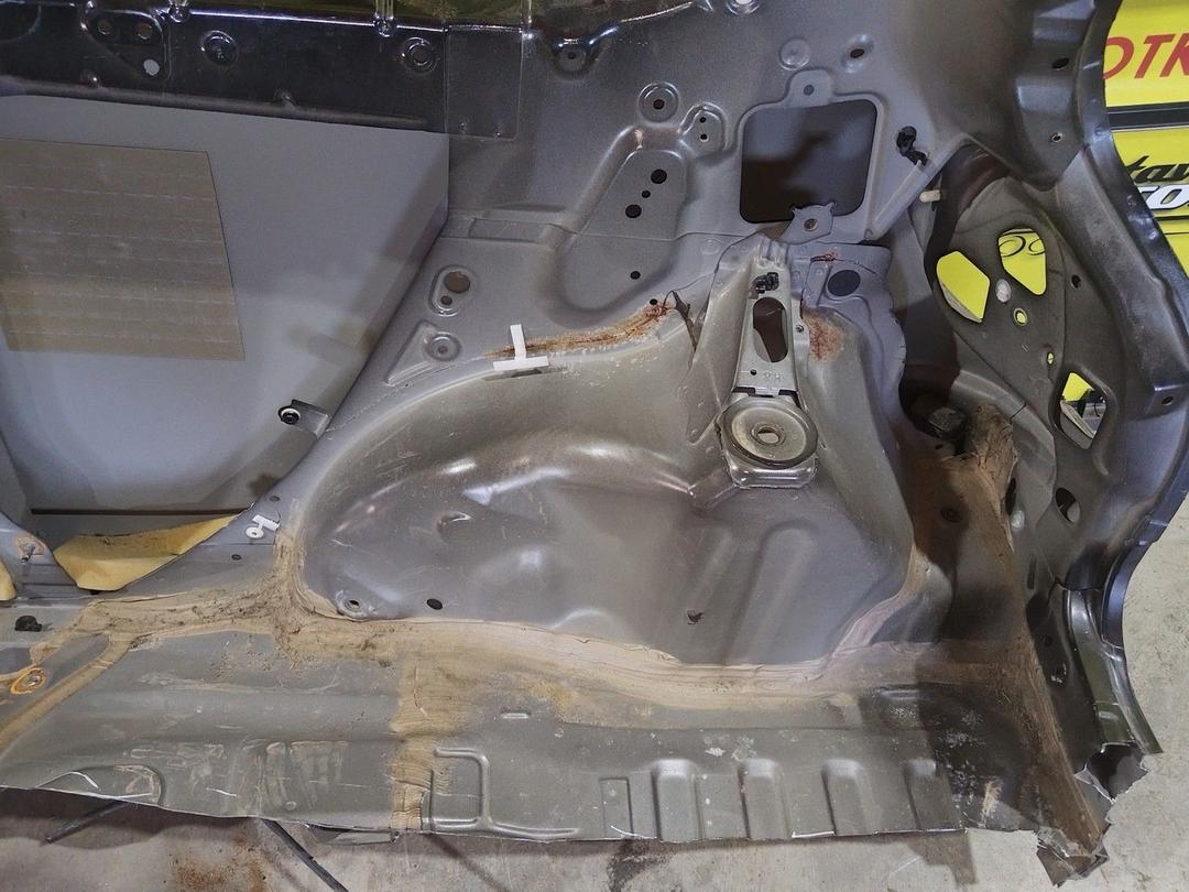 Крыло заднее правое 951RHJ Toyota Yaris undefined