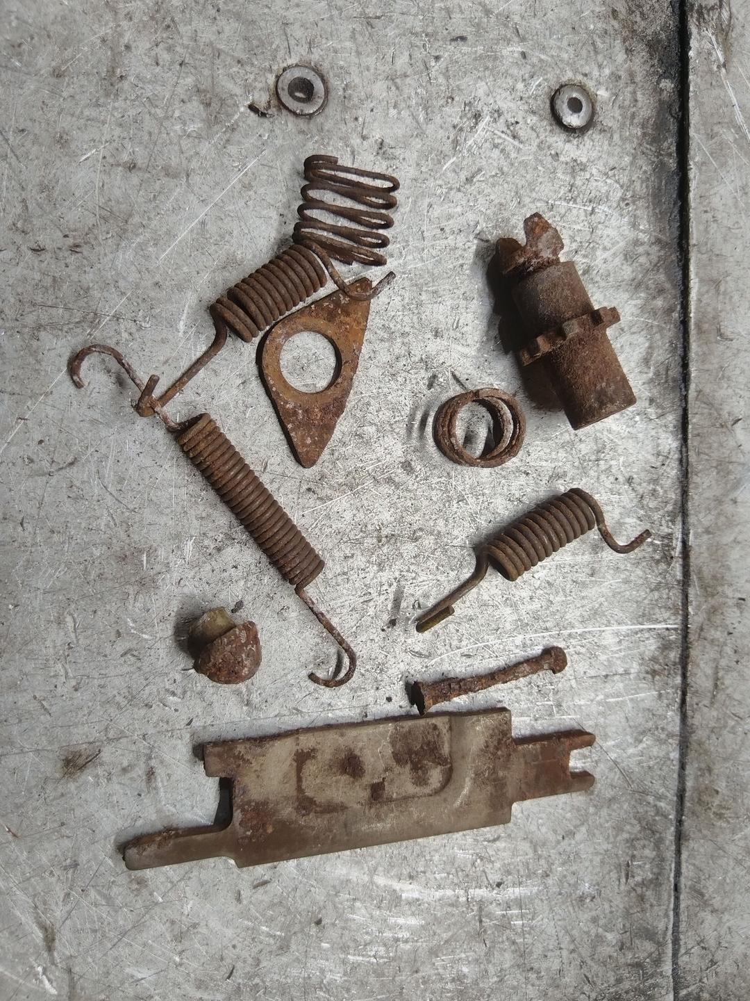 Механизм развода задних тормозных колодок левый VVA14J Subaru Forester