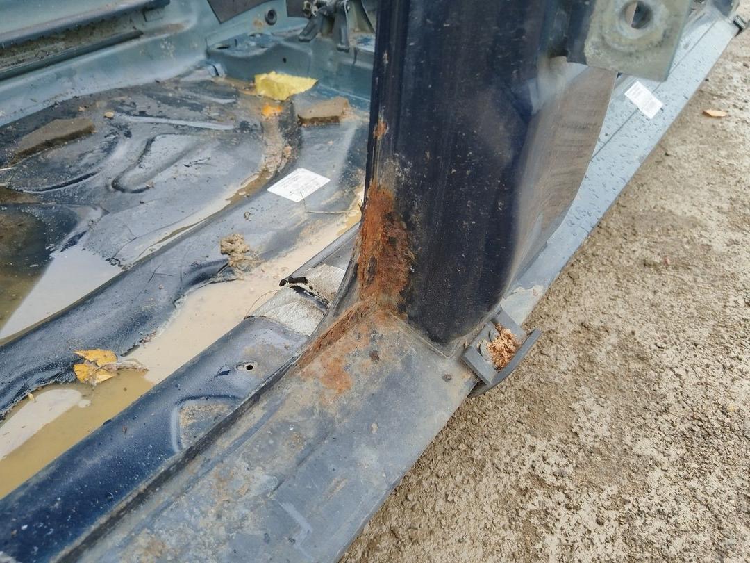 Стойка кузовная центральная правая C4R0L0 Audi 100 купить в магазине запчастей бу