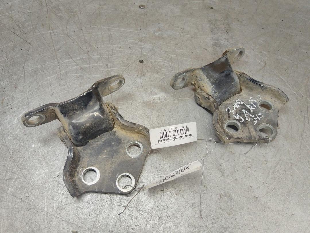 Петля крышки багажника 3NQR18 Toyota Yaris Verso