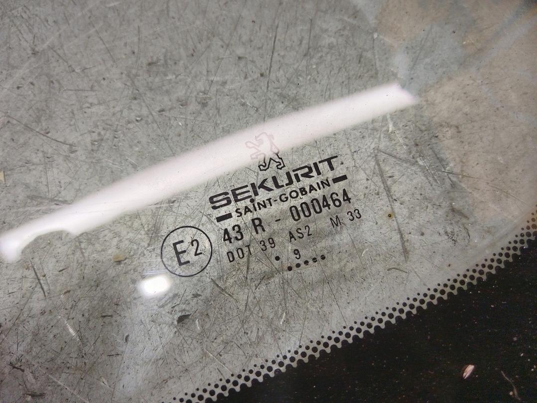 Стекло кузовное боковое левое I6ZYNI Peugeot 306 купить