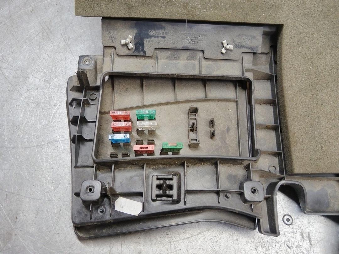 Накладка декоративная на торпедо N9F7JF Peugeot 607 купить с доставкой