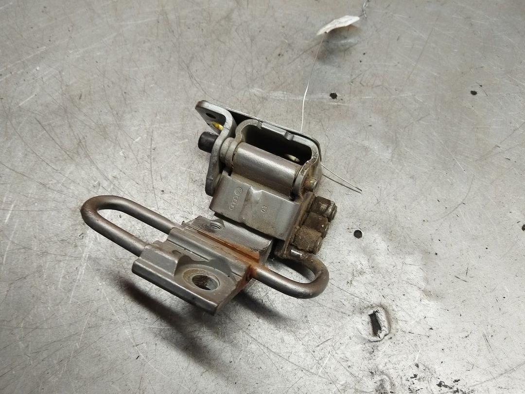 Петля двери передней левой 7M12IC Audi A4 - Фото 1