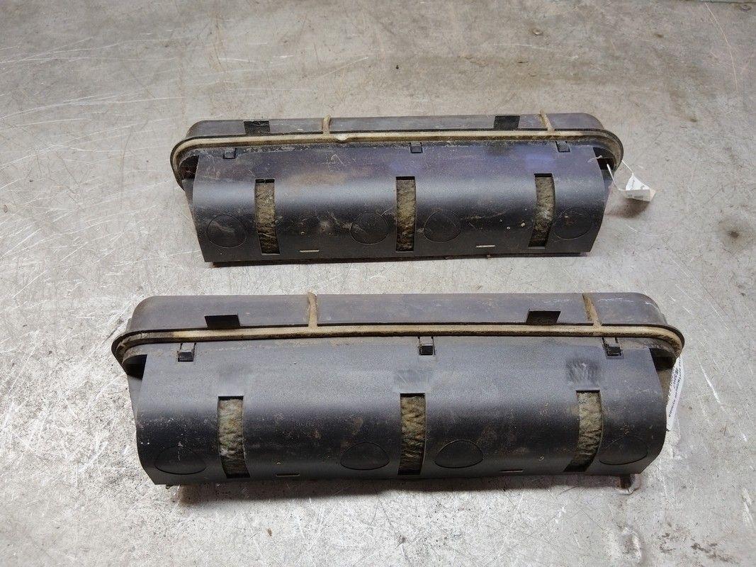 Решетка вентиляции кузова 8E33W7 Peugeot 307 купить в магазине запчастей бу