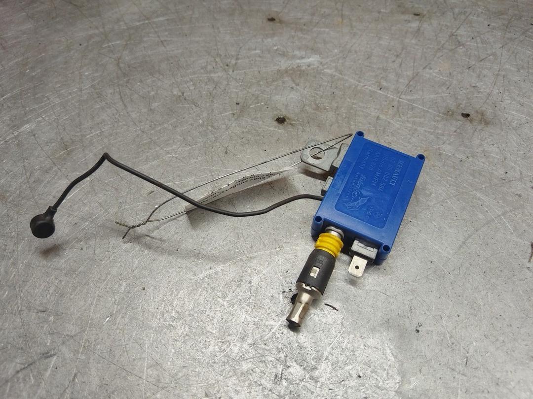 Усилитель антенны Z2KDK2 Renault Laguna - Фото 1