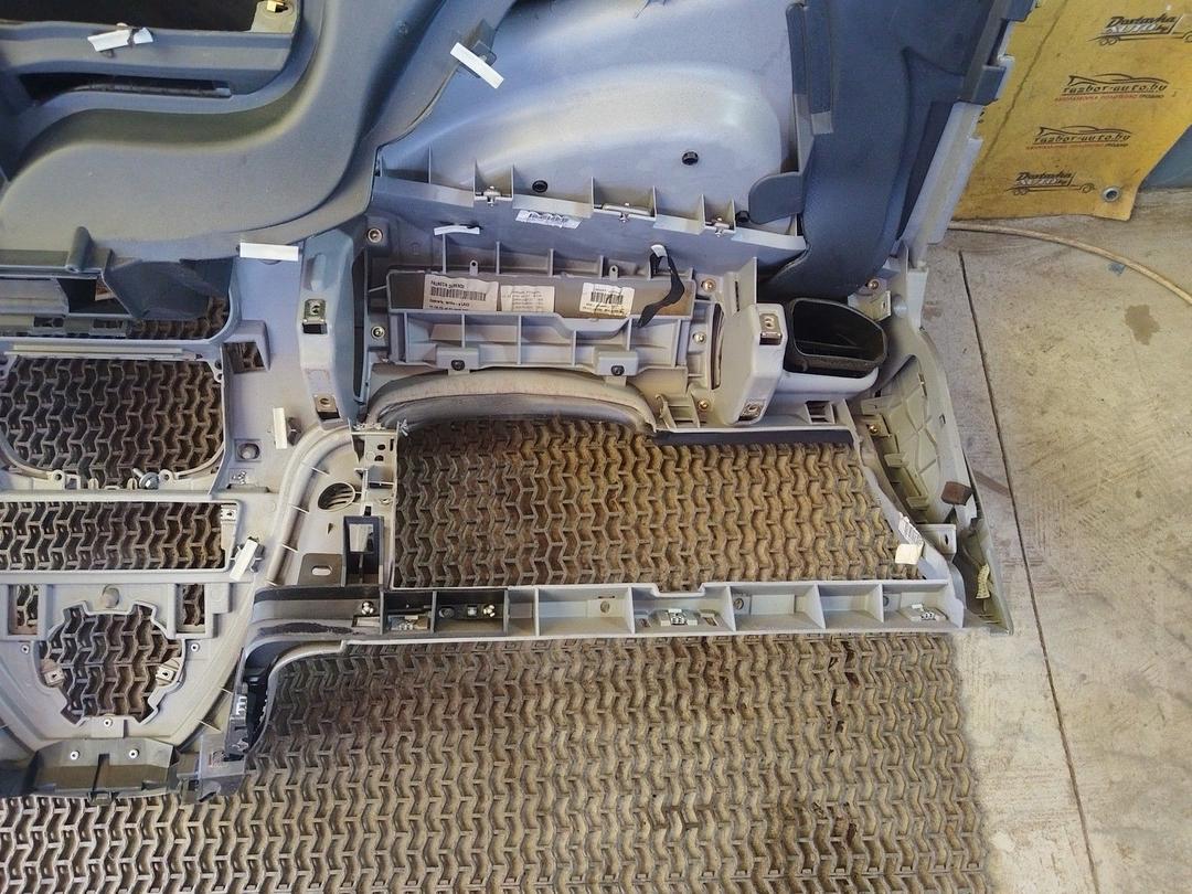 Панель передняя салона (торпедо) DU7KJ1 Citroen Xsara Picasso undefined