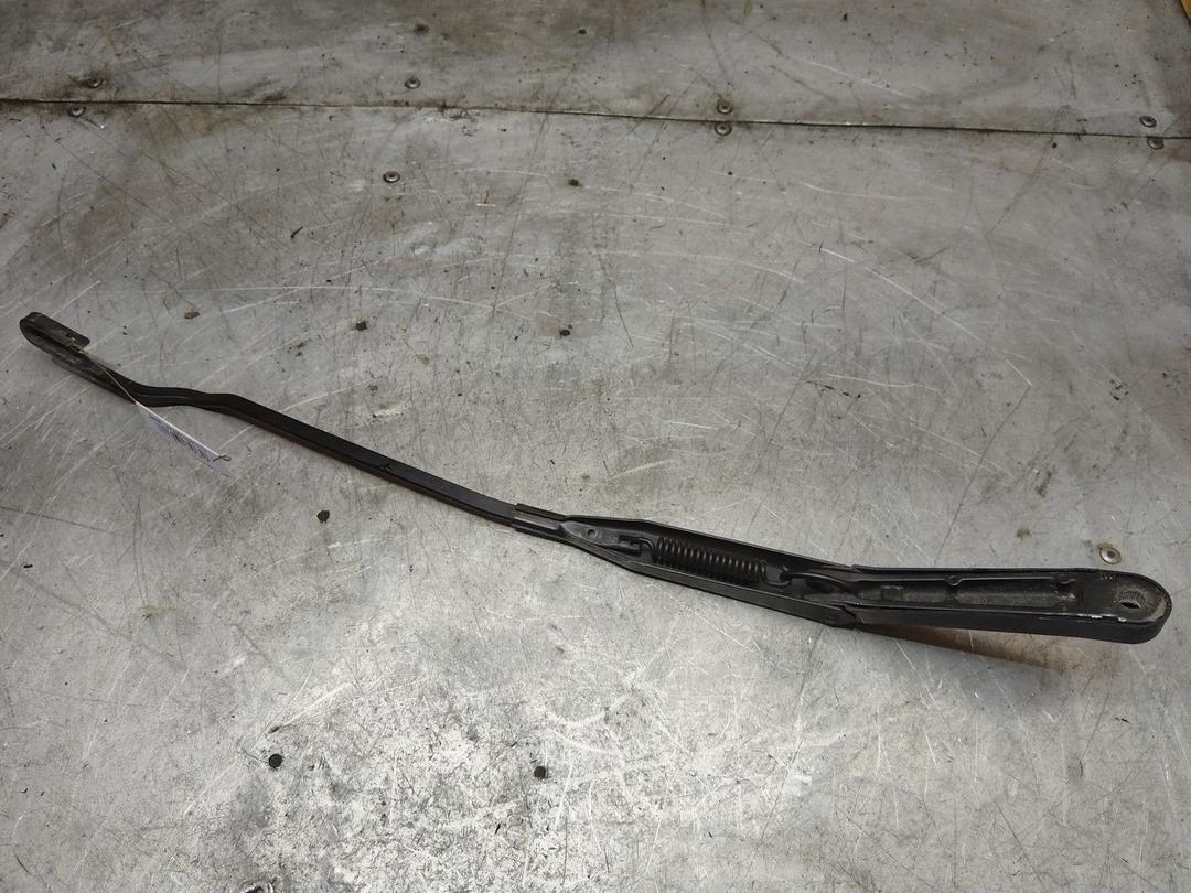 Щеткодержатель (поводок стеклоочистителя, дворник) J9EL49 Opel Astra купить