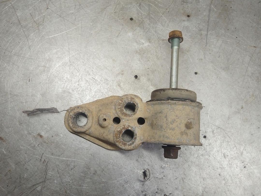 Кронштейн крепления балки подвески NGYPVX Volkswagen Passat