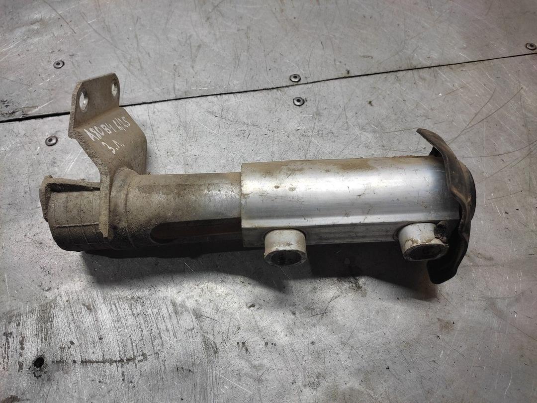 Клык бампера задний левый AMG9EJ Audi 80 купить