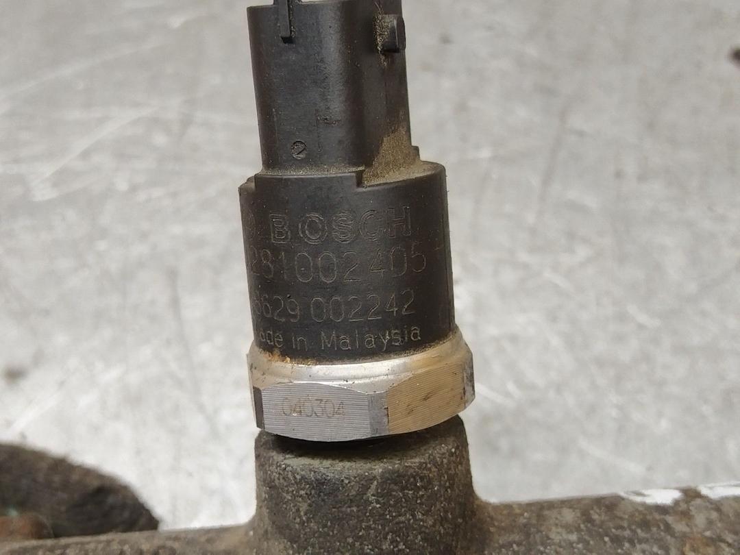 Топливная рампа HJ96CD Hyundai Getz undefined