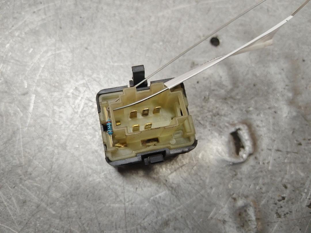 Кнопка стеклоподъемника заднего правого S5EWYU Volkswagen Passat купить