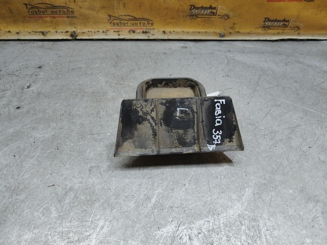 Решетка вентиляции кузова 1J0RT6 Skoda Fabia купить с доставкой