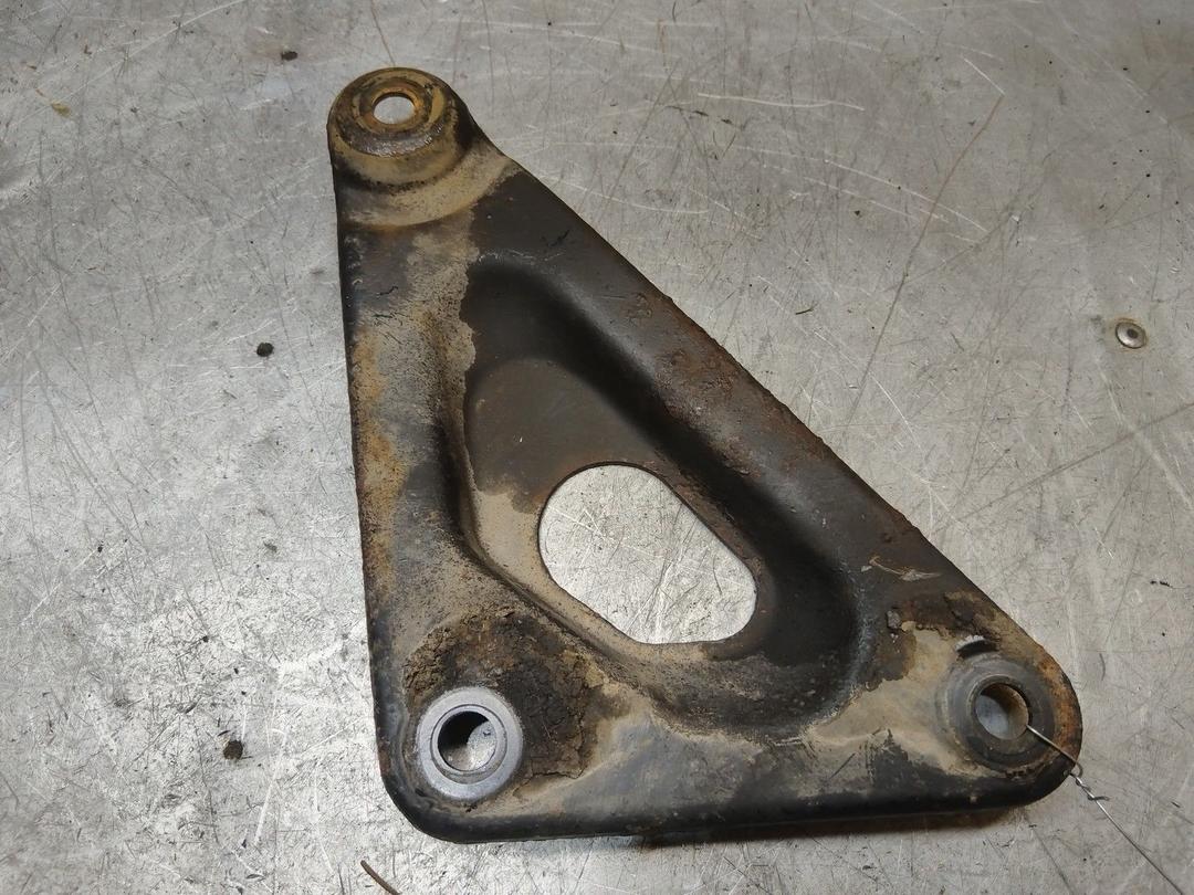 Кронштейн подрамника I3Y3V6 Opel Astra