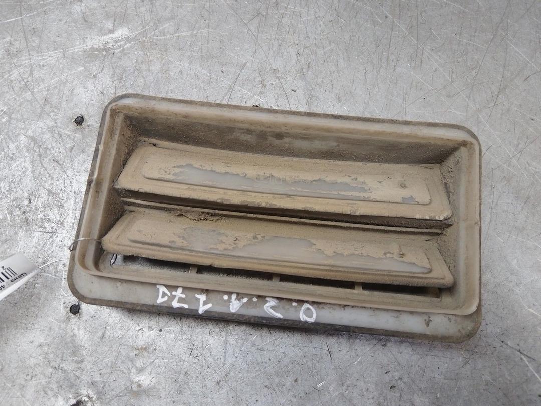 Решетка вентиляции кузова 7A75O7 Opel Zafira