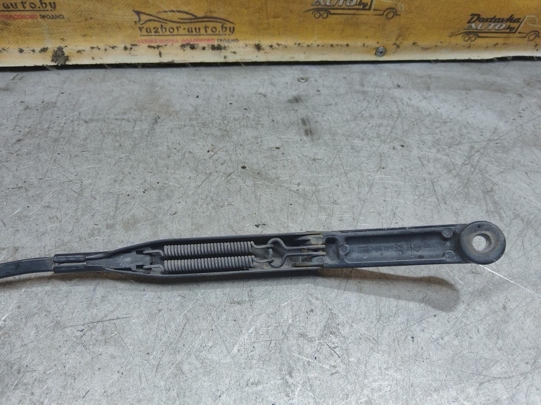 Щеткодержатель (поводок стеклоочистителя, дворник) KQ6QD3 Audi A4 купить с доставкой