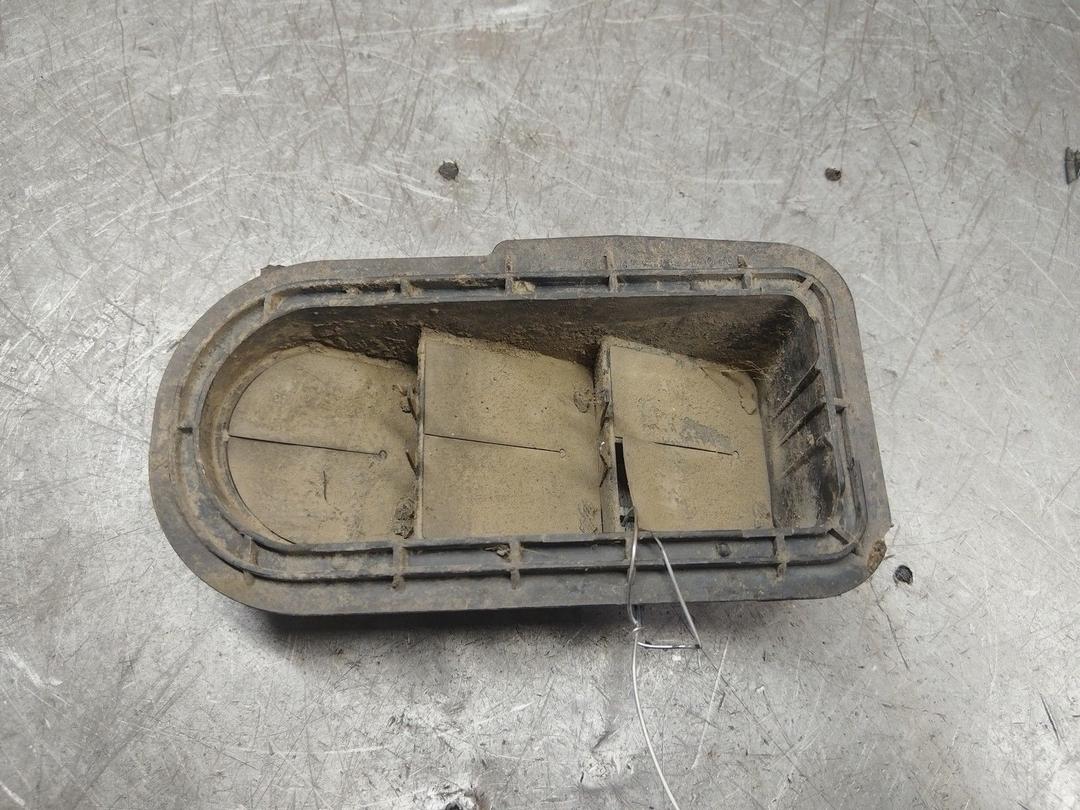 Решетка вентиляции кузова I21APH Toyota Yaris Verso