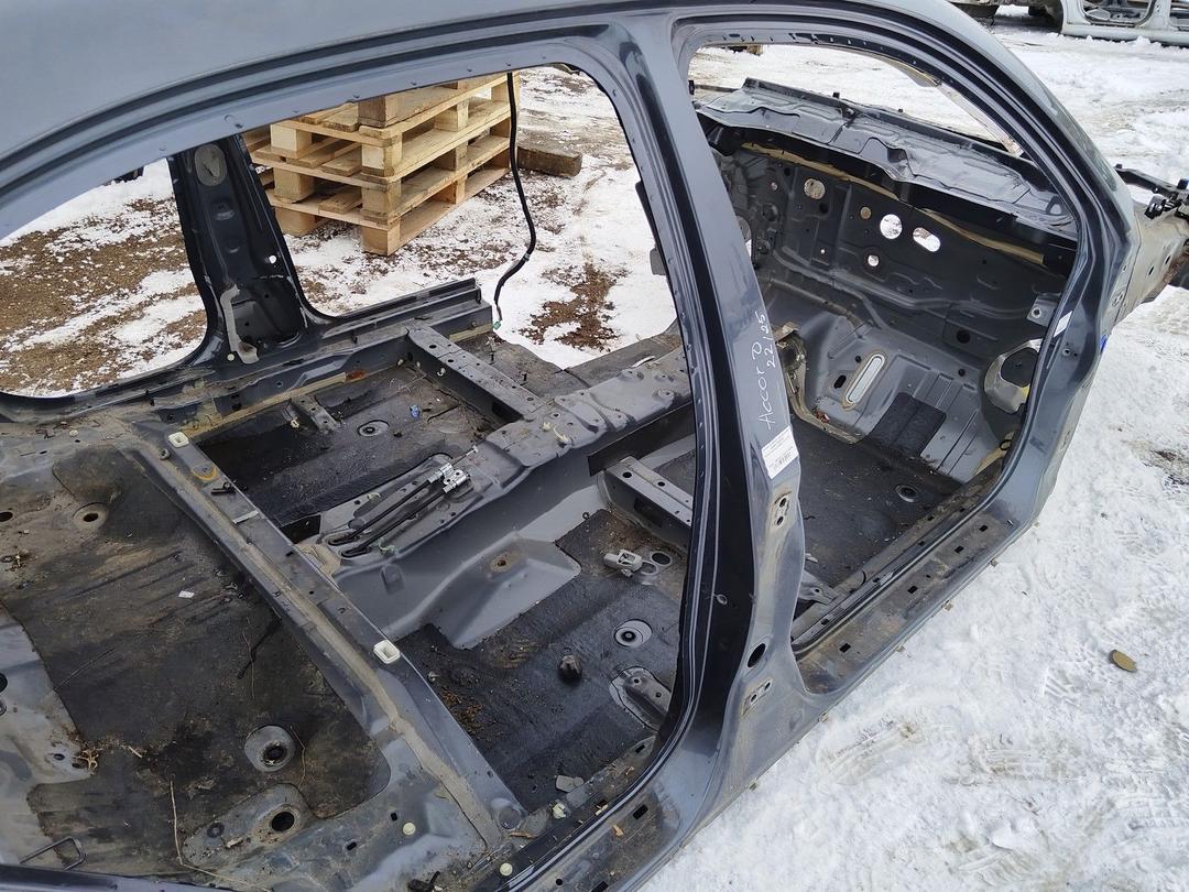 Стойка кузовная центральная правая 8Q203Z Honda Accord купить в магазине запчастей бу