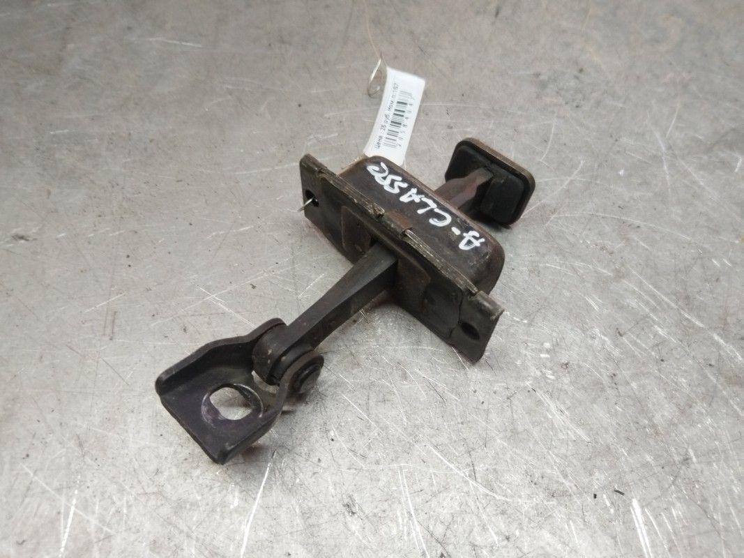 Ограничитель открывания двери передней T0BFE9 Mercedes A W168 - Фото 1