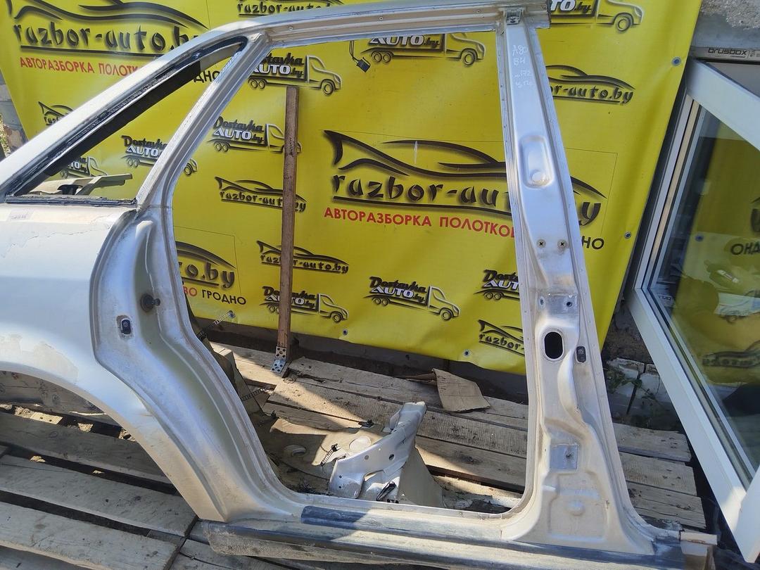 Стойка кузовная центральная правая E952GE Audi 80