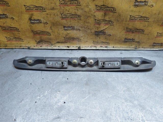 Накладка подсветки номера 0FI5FY Opel Zafira - Фото 4