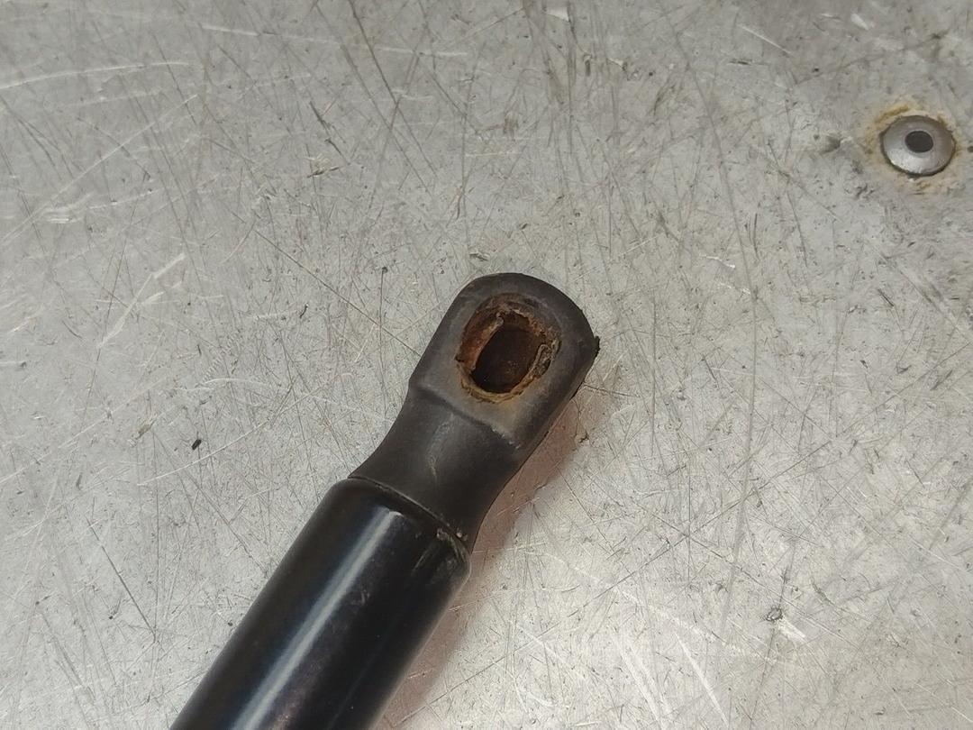 Амортизатор крышки багажника (3-5 двери) R9Z17H Kia Sorento - Фото 2