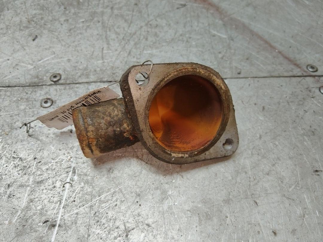 Фланец (тройник) системы охлаждения AEEB8M Mitsubishi Carisma купить