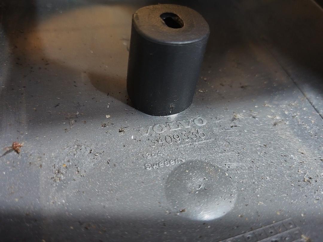 Кожух рулевой колонки 0FJ5F3 Volvo S60 купить с доставкой