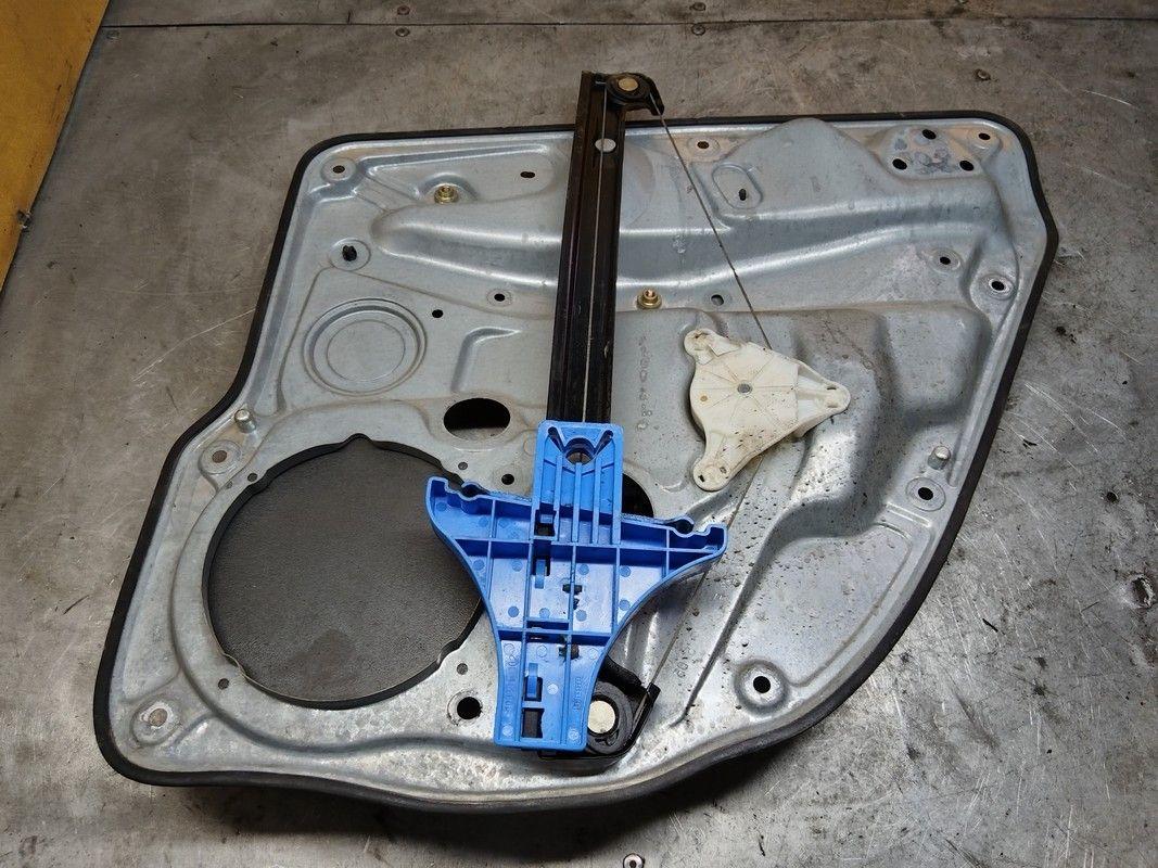 Стеклоподъемник электрический задний левый 7UUPYF Volkswagen Golf купить в магазине запчастей бу