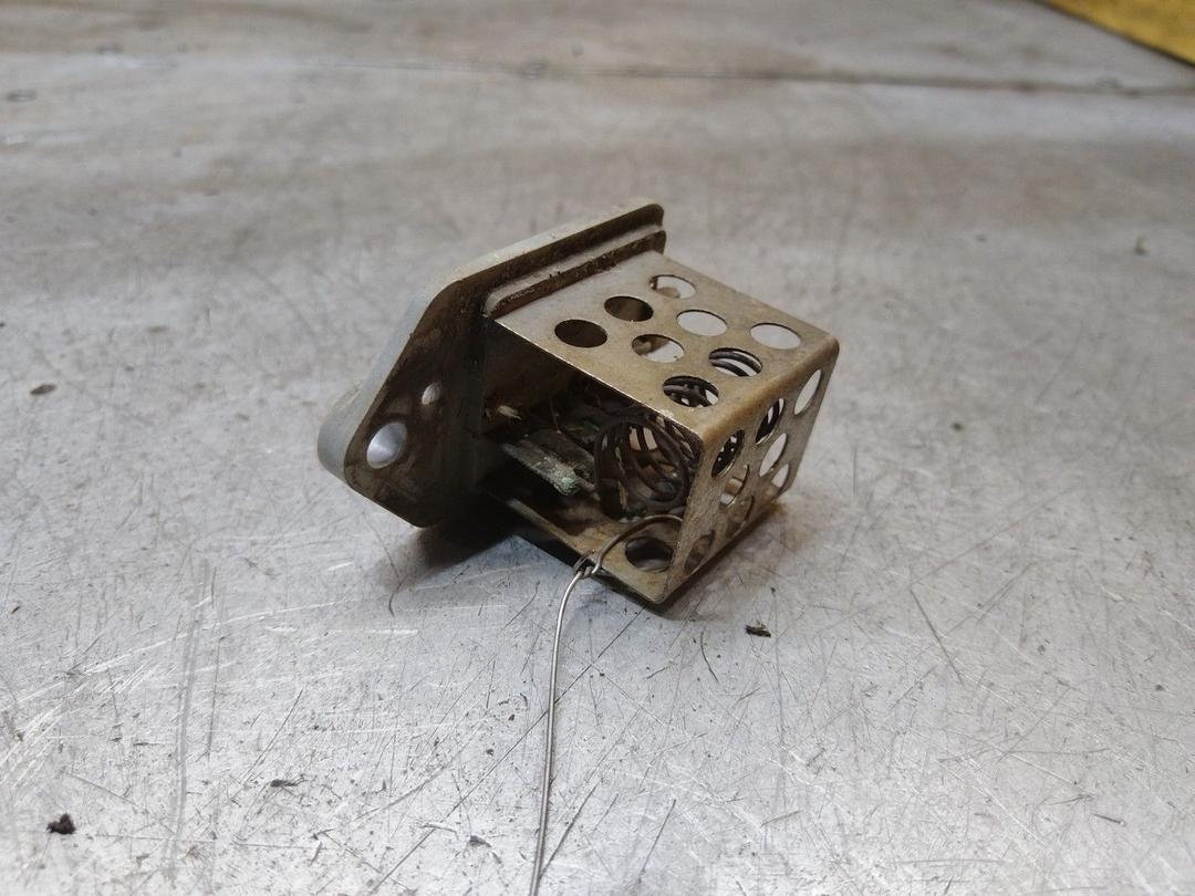 Сопротивление вентилятора охлаждения 51GE8P Peugeot Partner купить с доставкой