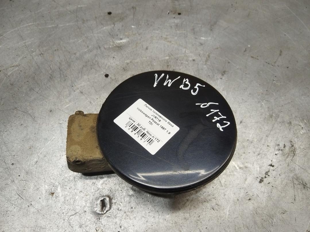 Лючок топливного бака J1R719 Volkswagen Passat