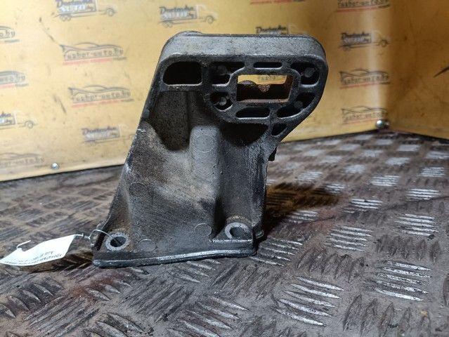 Кронштейн двигателя I88SXH Audi 80 - Фото 4