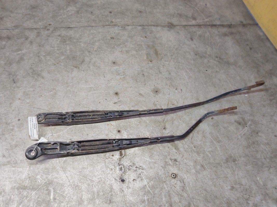 Щеткодержатель (поводок стеклоочистителя, дворник) 9NF5KO Peugeot 406 - Фото 2