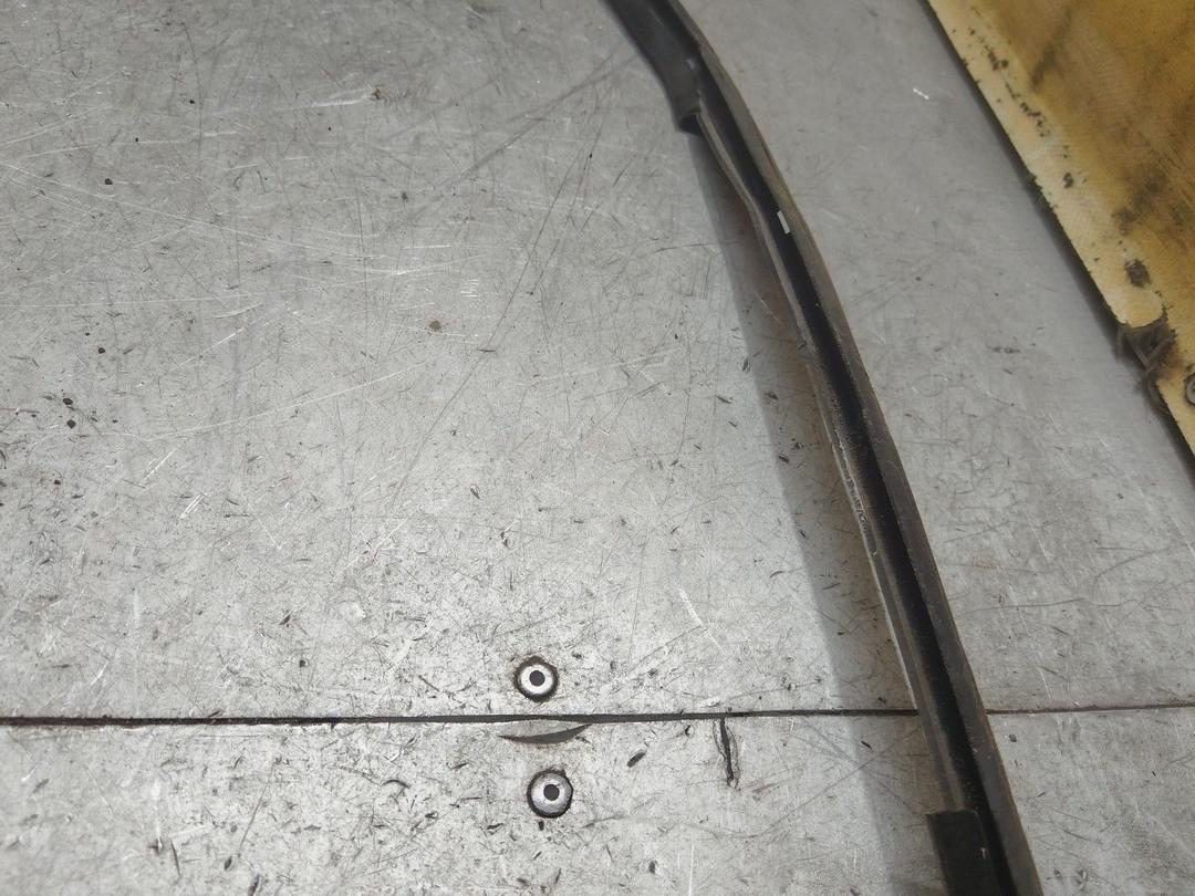 Уплотнитель двери передней правой JH20H3 Renault Espace купить с доставкой