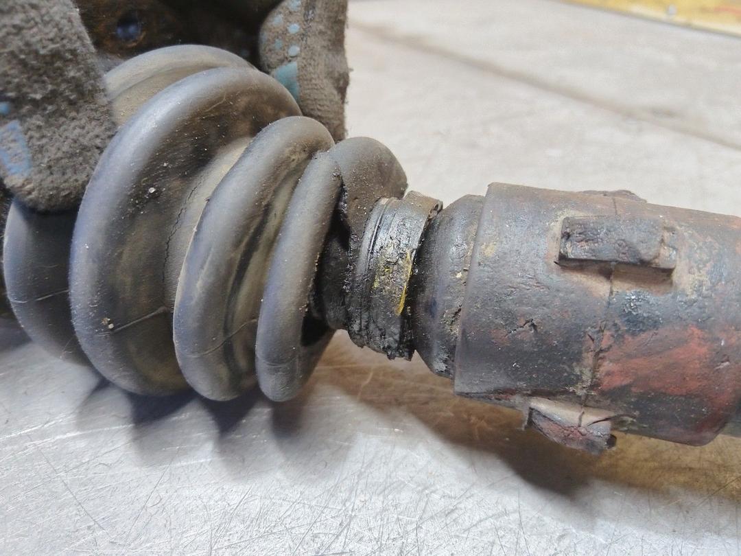 Полуось передняя правая (приводной вал, ШРУС) NAFQEX Volkswagen Golf undefined