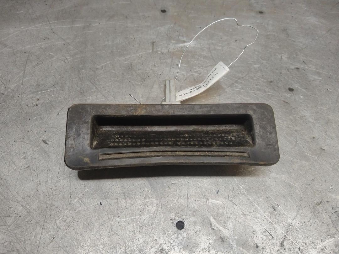 Кнопка открытия багажника AAB964 Opel Vectra купить