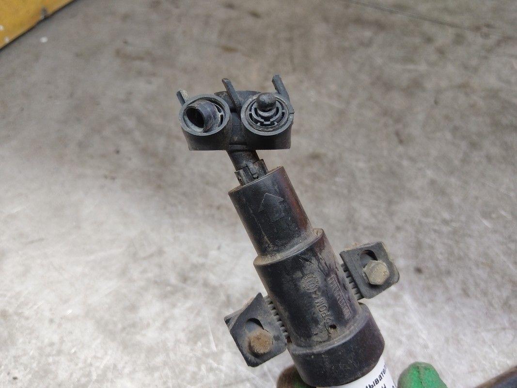 Форсунка омывателя фар X67B0H Ford Mondeo купить