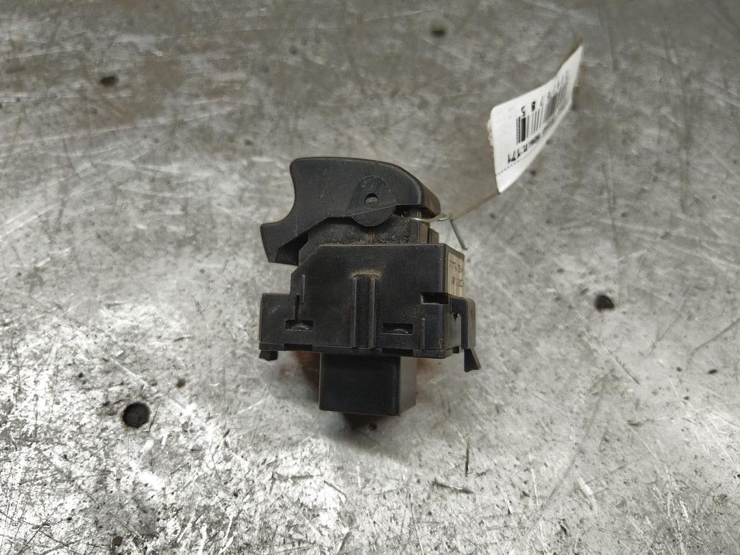 Кнопка стеклоподъемника заднего правого C2JRH6 Toyota Corolla - Фото 2