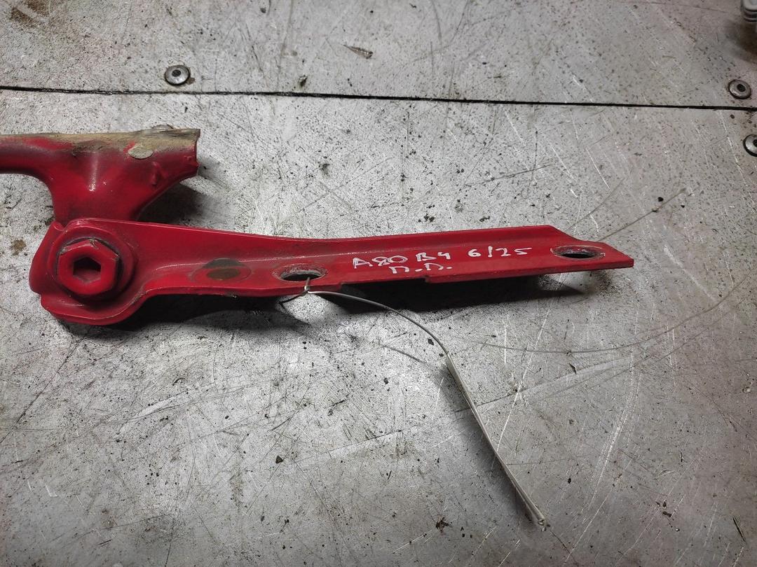 Петля капота правая H97R5V Audi 80 - Фото 2