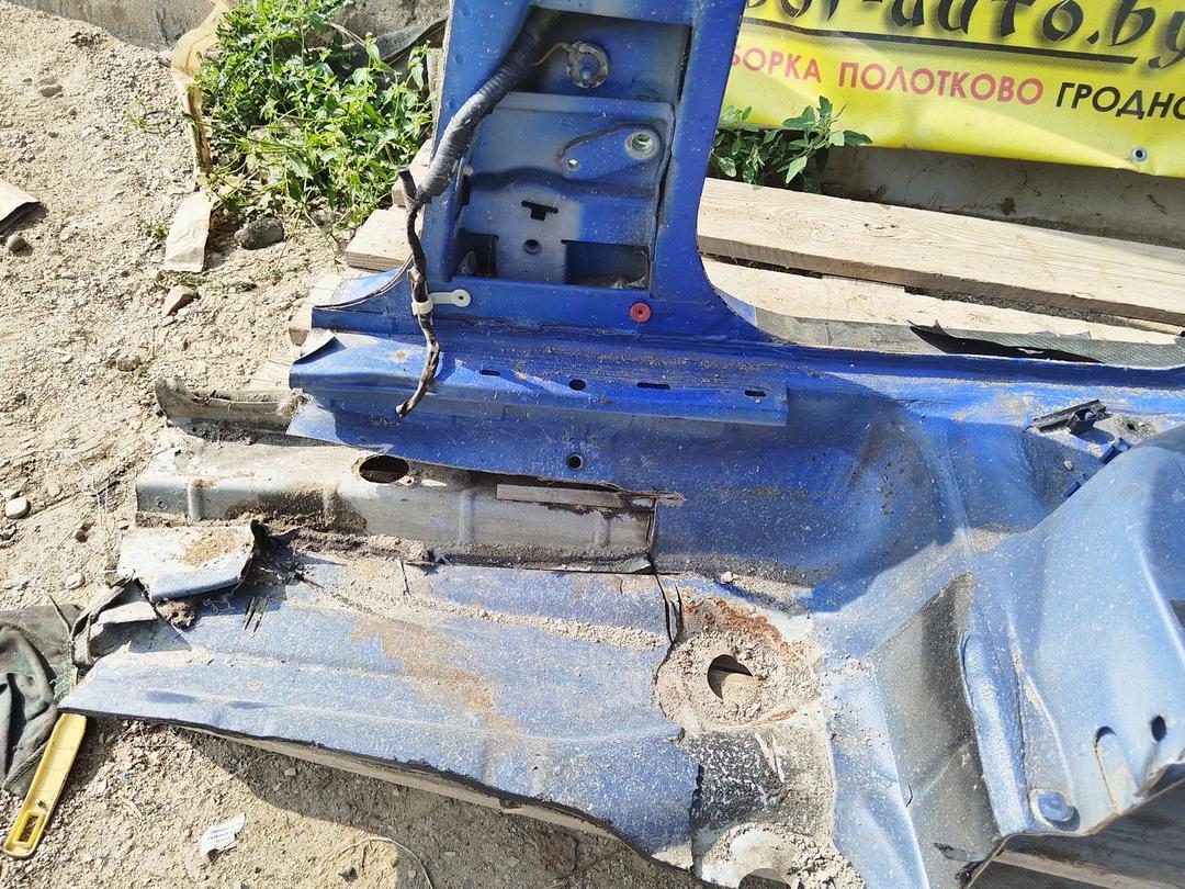 Стойка кузовная центральная правая MQEL5K Volkswagen Golf купить на авторазборке