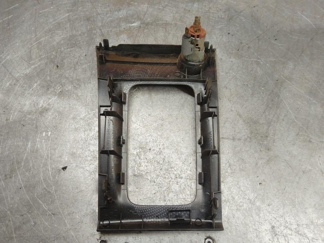 Рамка (накладка) рычага КПП 6907CV Toyota Corolla купить