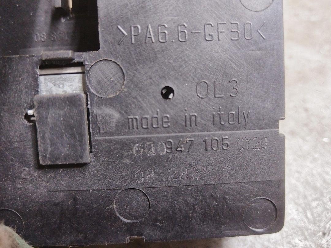 Фонарь салона (плафон) D5RDF3 Volkswagen Polo купить в магазине запчастей бу