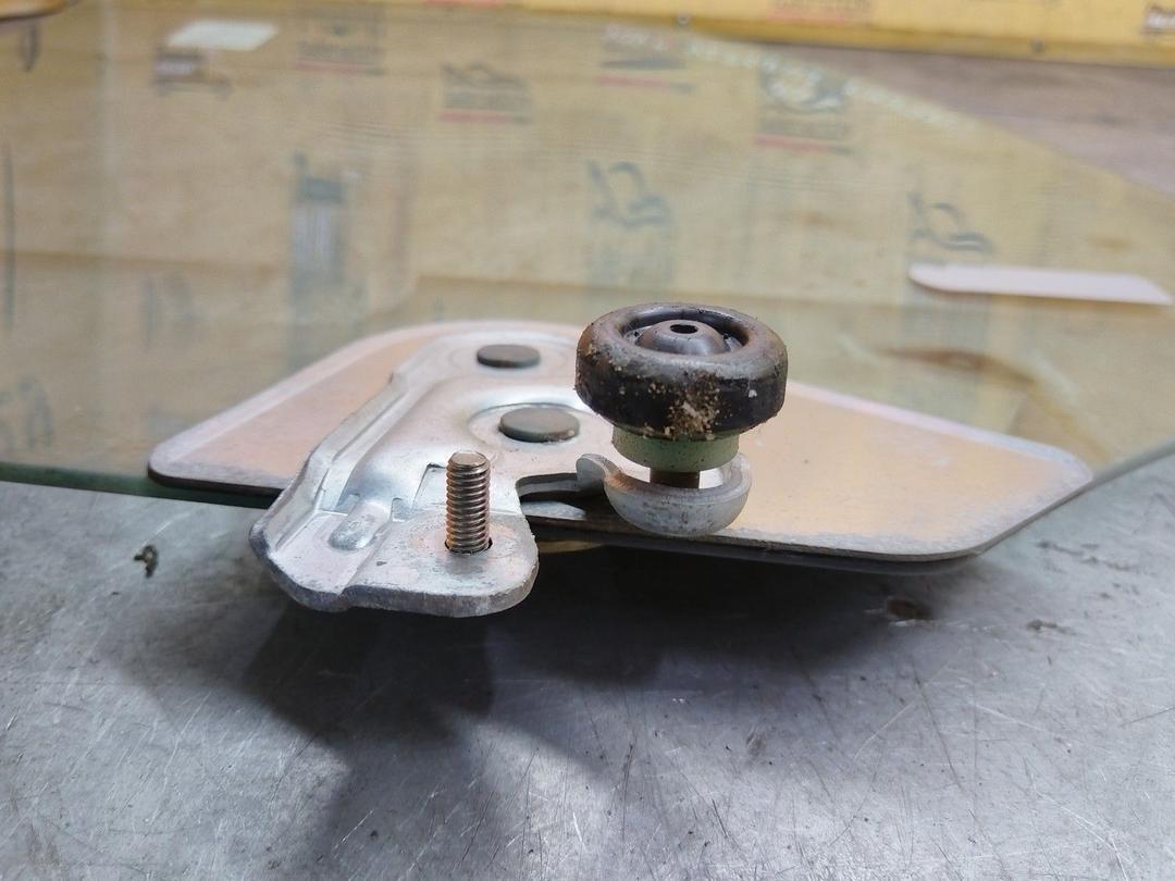 Стекло двери задней правой 0F5BEF купить с доставкой. Огромный выбор запчастей и марок авто. У нас есть практически все.