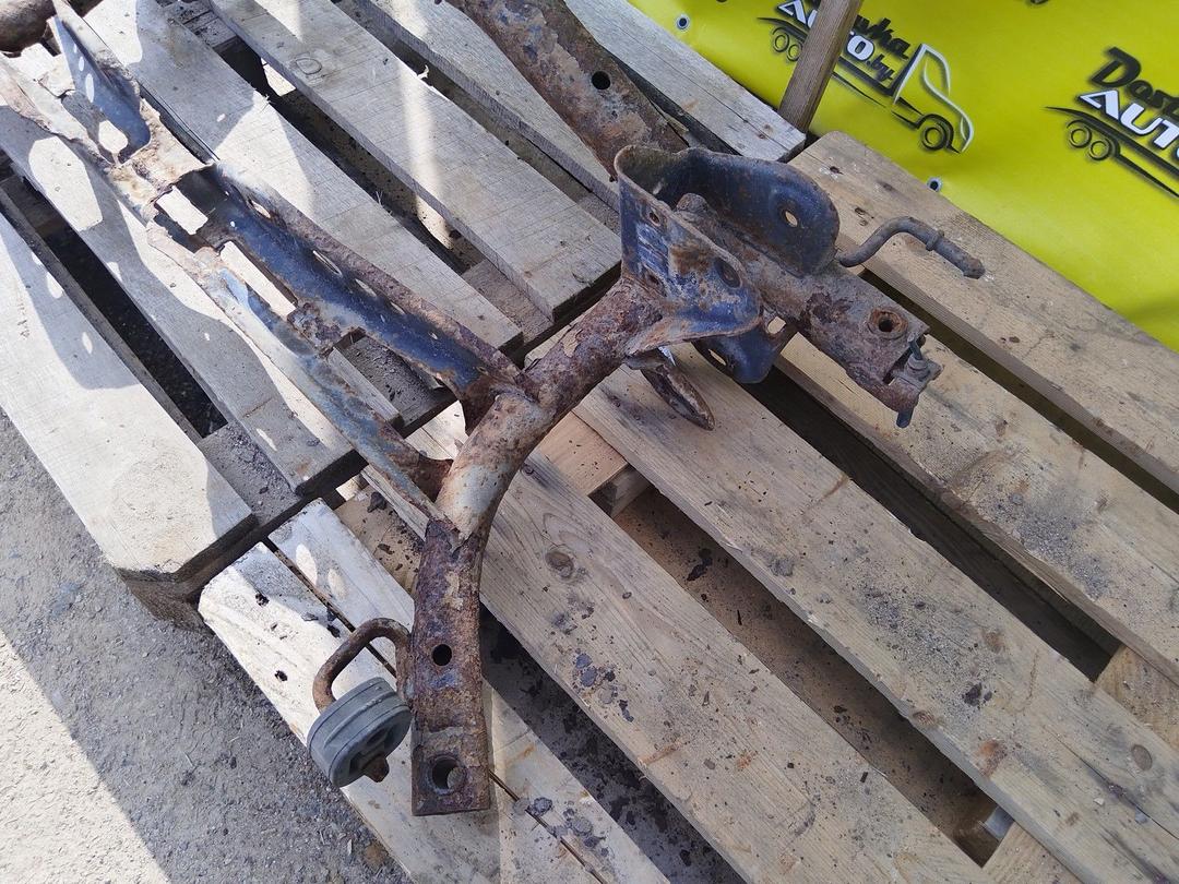 Балка подвески задняя M7PJ6W Volkswagen Touran undefined