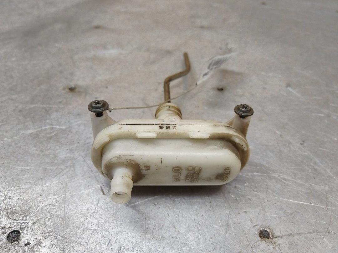 Активатор замка багажника 66PGQG Volkswagen Passat