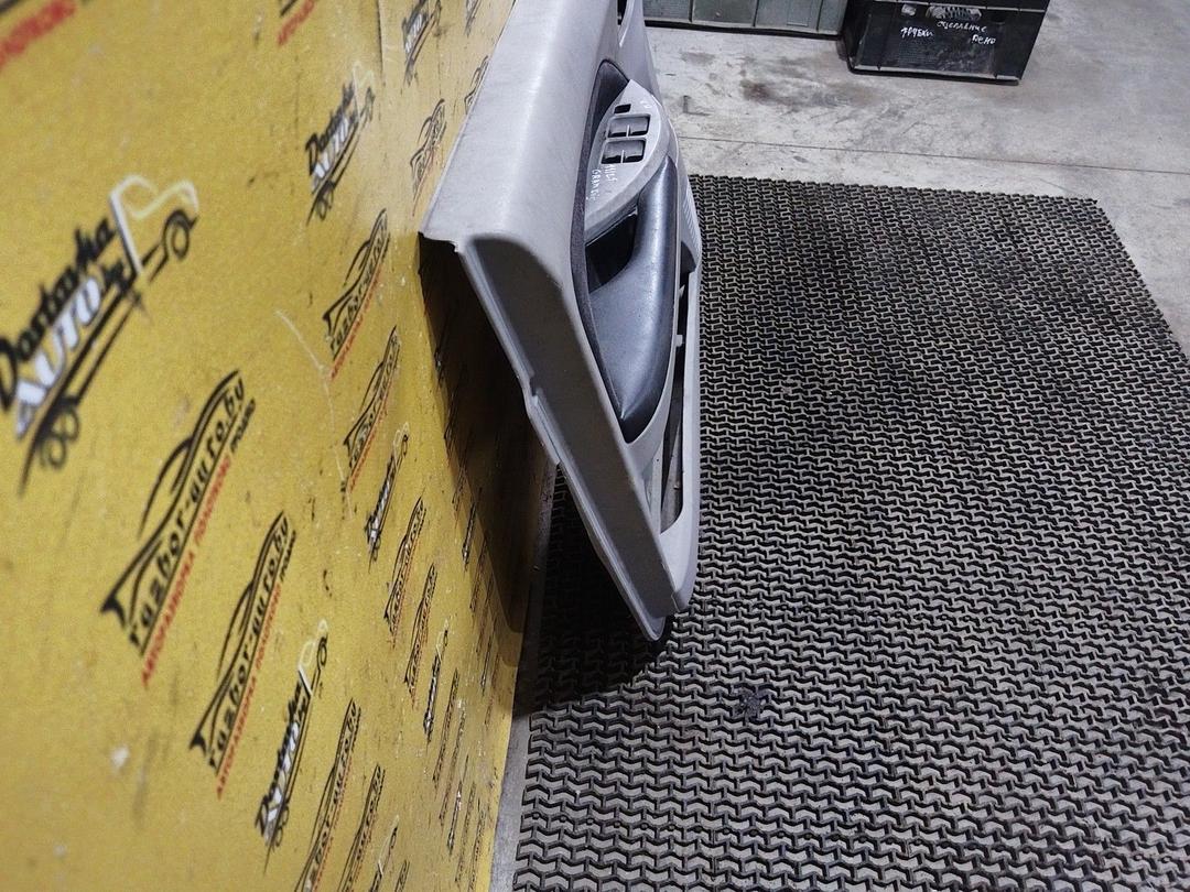 Обшивка двери передней левой (дверная карта) ZHKNE5 Mitsubishi Grandis купить на авторазборке