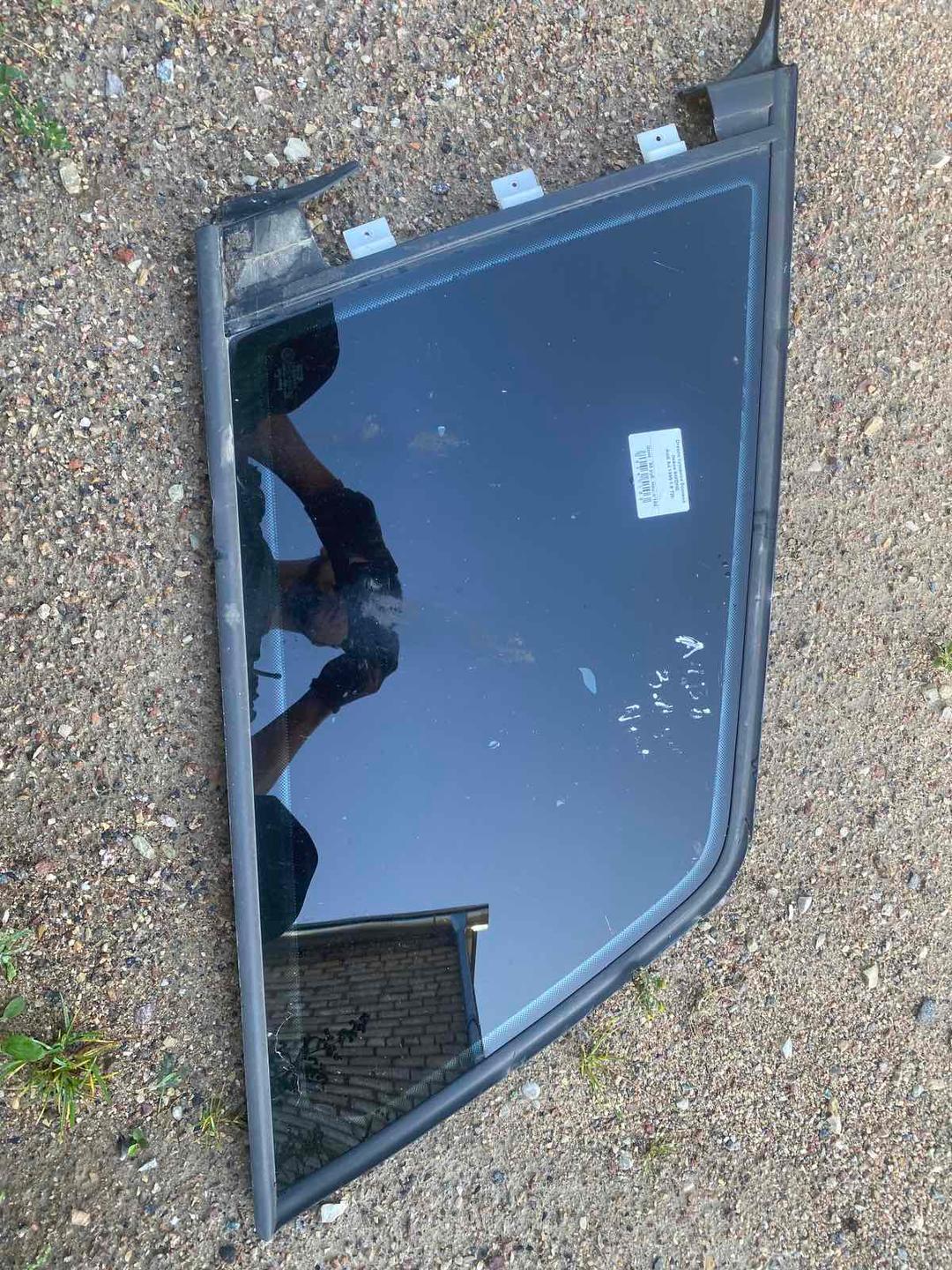 Стекло кузовное боковое левое 94KDNE Audi A4 - Фото 4