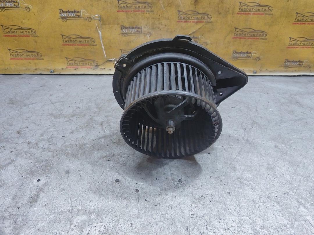 Моторчик печки 21V07C Audi A4 купить