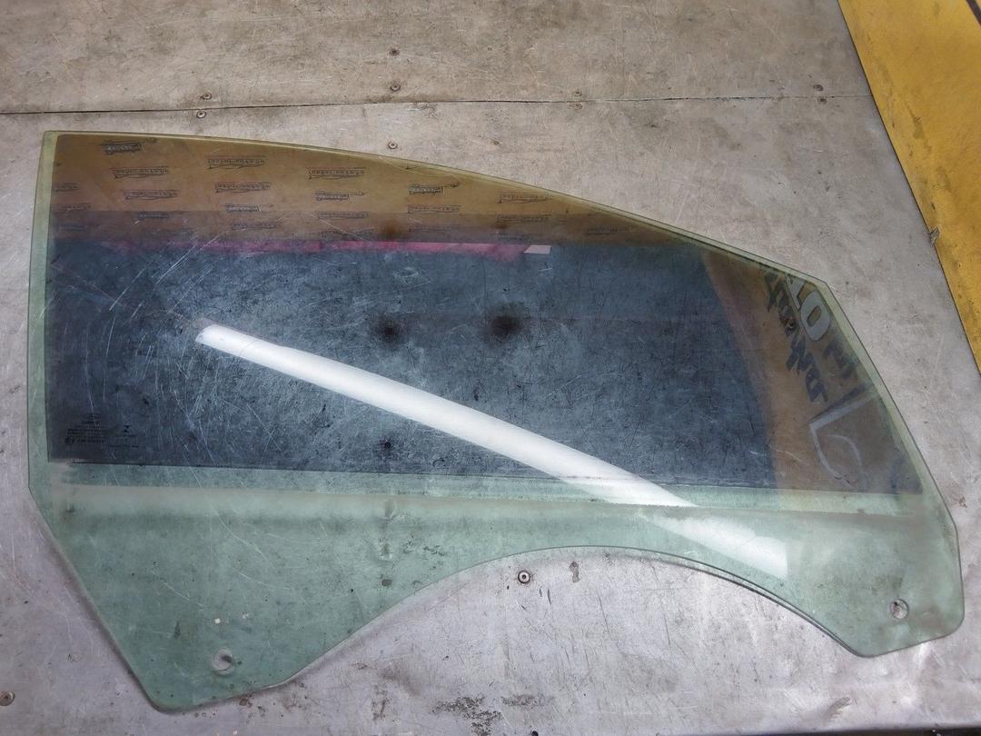 Стекло двери передней правой SR86FI Ford Fusion